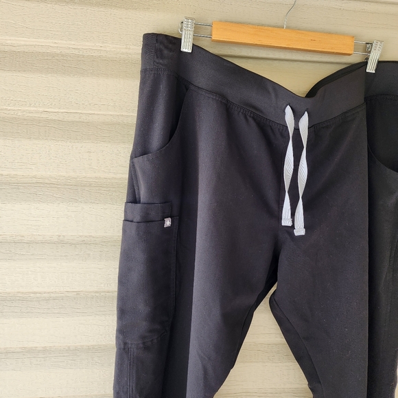 Figs black scrub pants - Picture 4 of 12